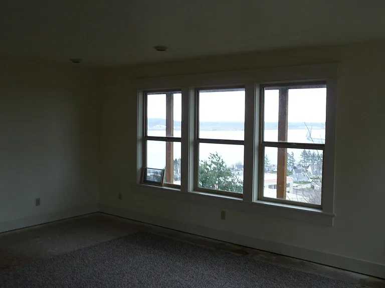 305 W Lexington Ave — Photo 4