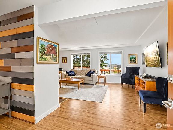 3rd image of 1015 NE 64th Street