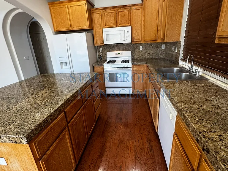 2146 Evening St — Photo 8