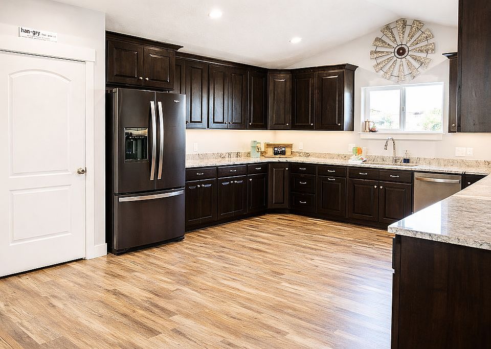 1st image of 655 S 500 W