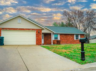 1700 Spruce Hill Dr, Belleville, IL 62221