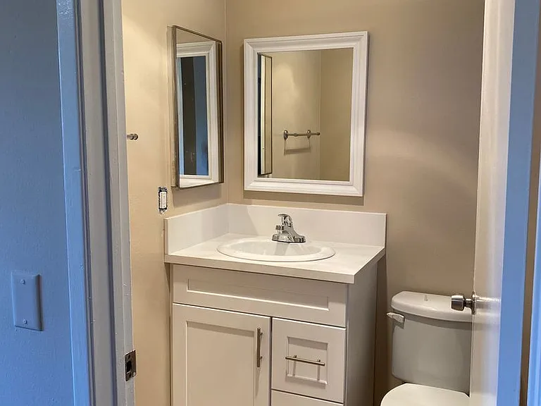 405 W Alameda Ave #J — Photo 14
