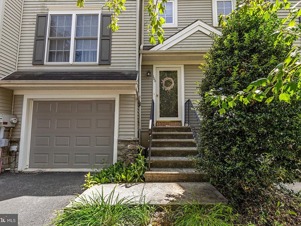 1st image of 106 Banyan Circle Dr
