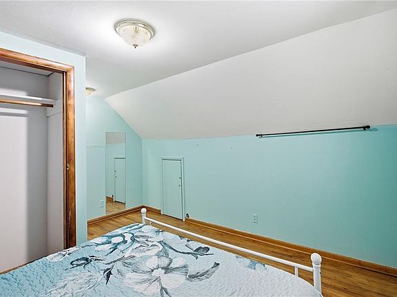 24th image of 309 E Kansas Ave