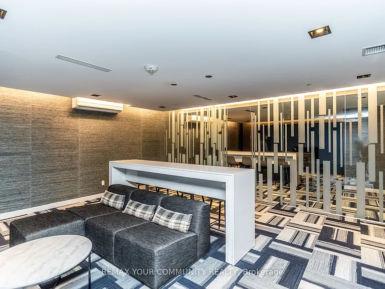65 Oneida Cres #1206 — Photo 42