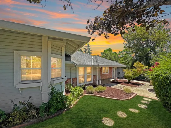 860 Holly Hills Dr, Auburn, CA 95603