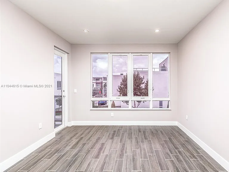 6320 NW 105th Pl — Photo 15