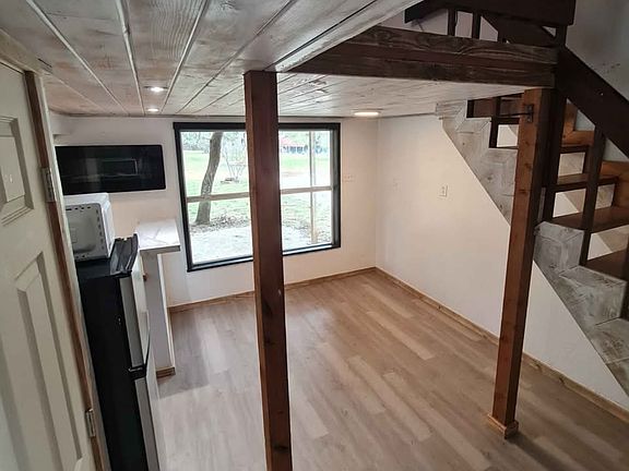 3rd image of 671 Lakeshore Ln