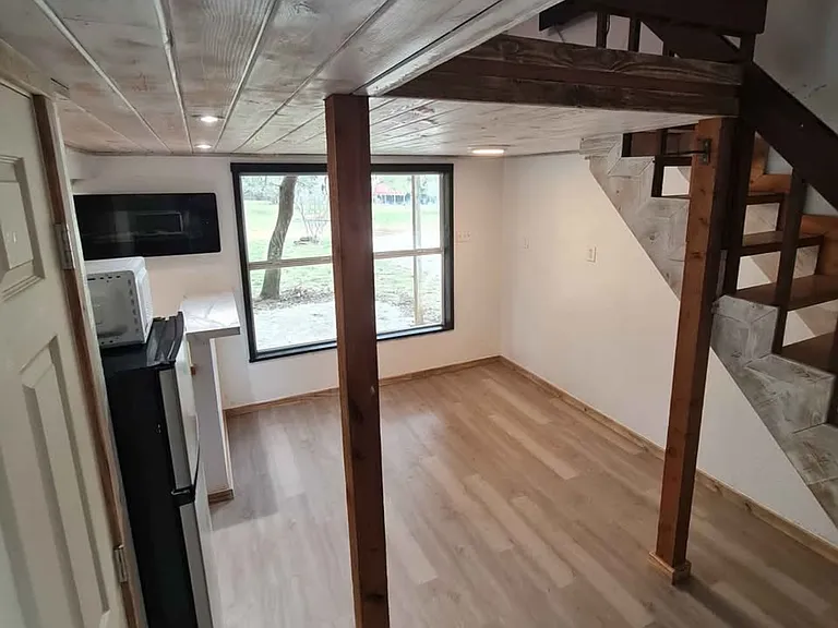 671 Lakeshore Ln — Photo 3