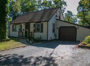 100 Fairway Ln, Warwick, RI 02889