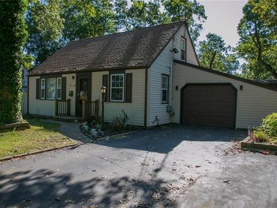 100 Fairway Ln, Warwick, RI, 02889