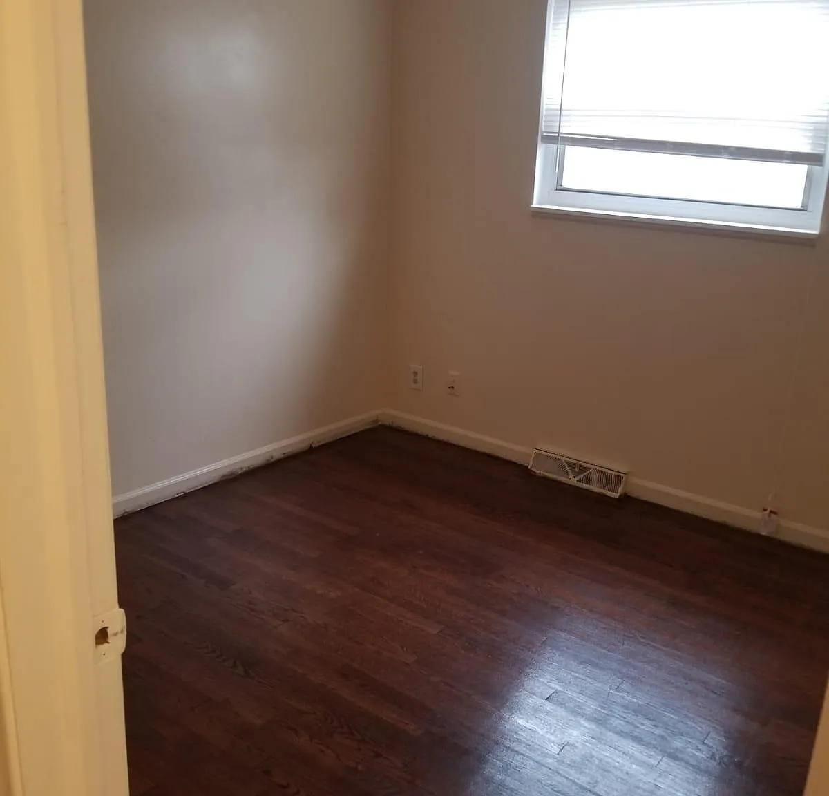5351 Hipp Street — Photo 4