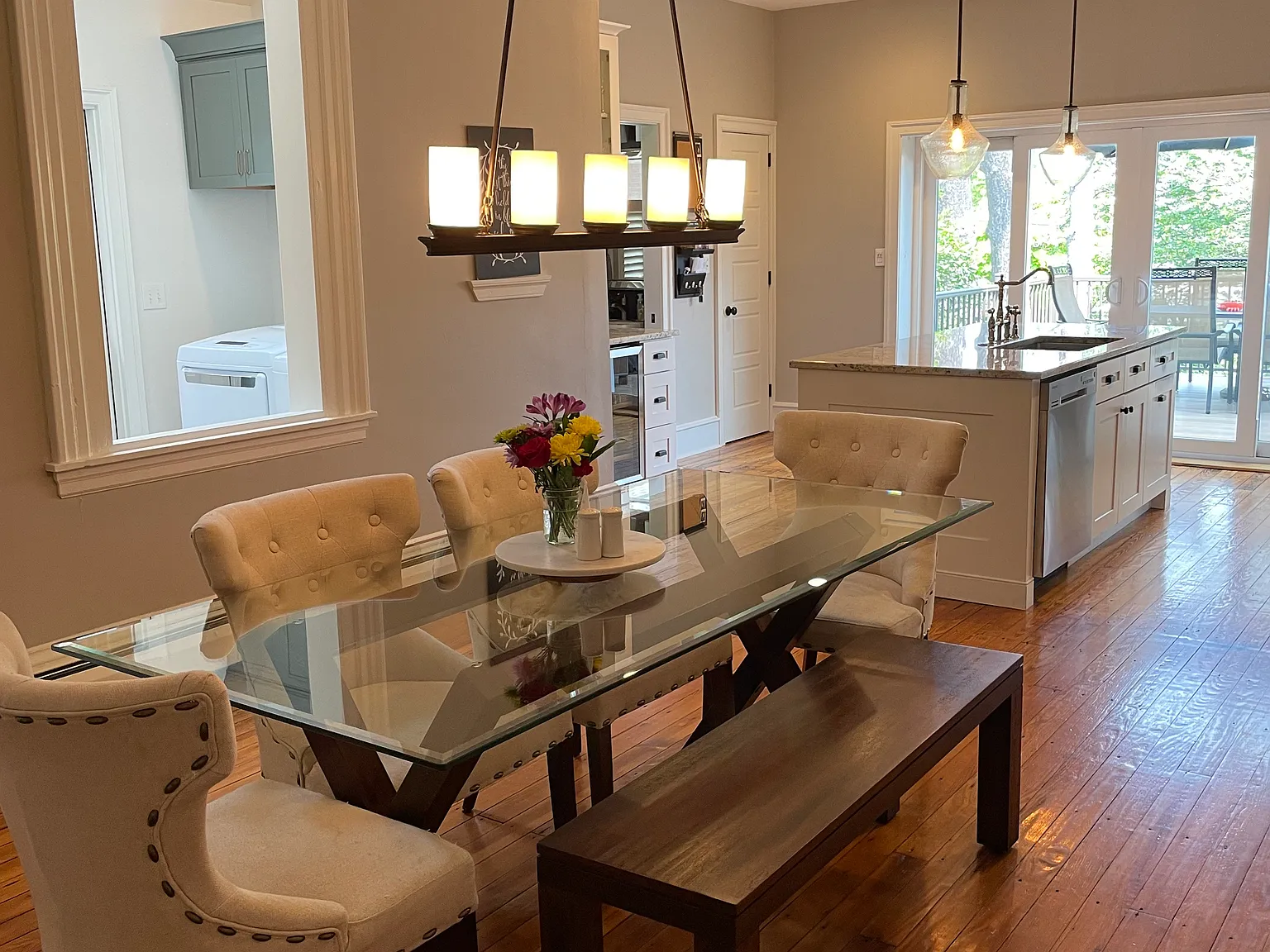5 bed, 2.5 bath, 2500 sqft, $3,200 — Photo 4