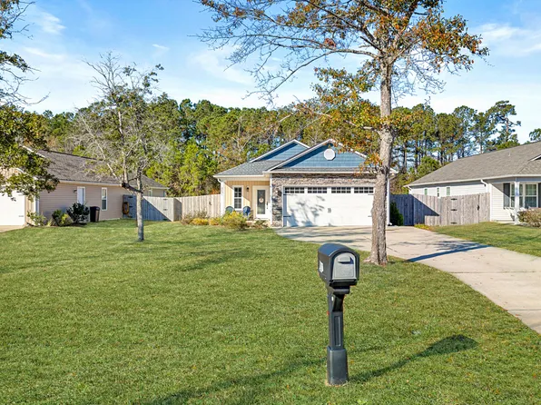 2831 Country Club Dr, Hampstead, NC 28443