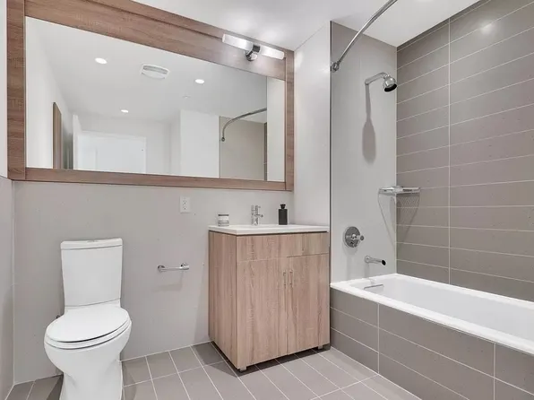 14-01 Broadway image 4 of 10