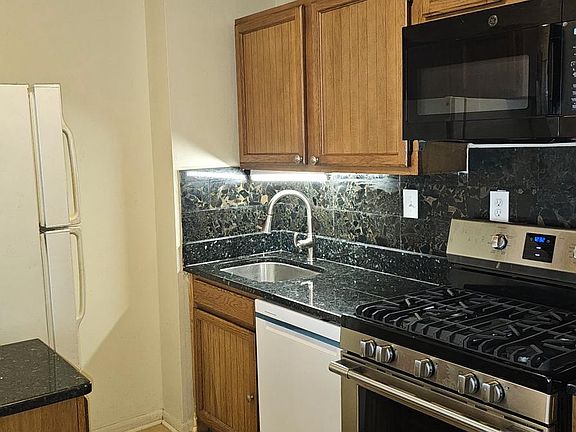 2nd image of 1920 Naylor Rd SE APT 201