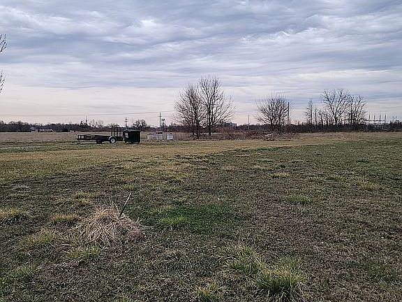 4th image of 1215 NW Baker Dr