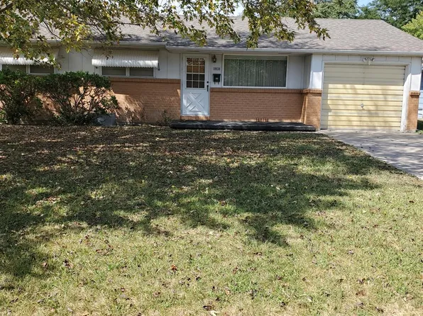 1205 Ridgewood Dr, Garden City, KS 67846