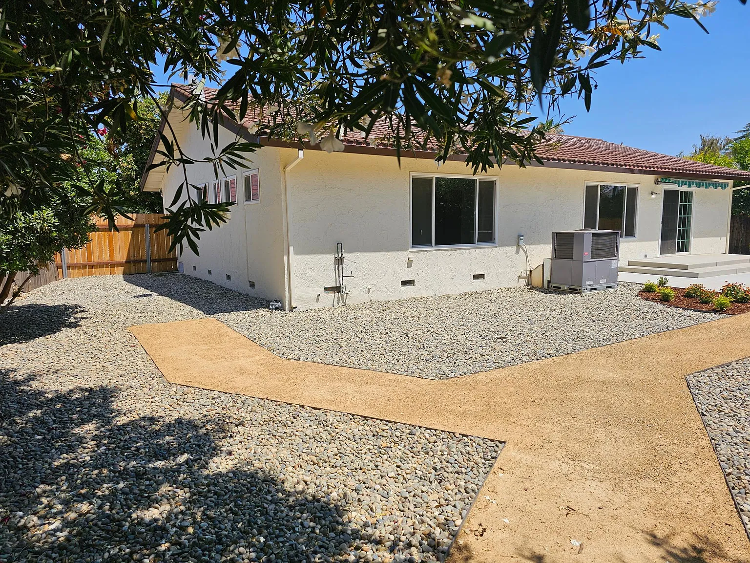 3 bed, 1606 sqft, $3,000 — Photo 3