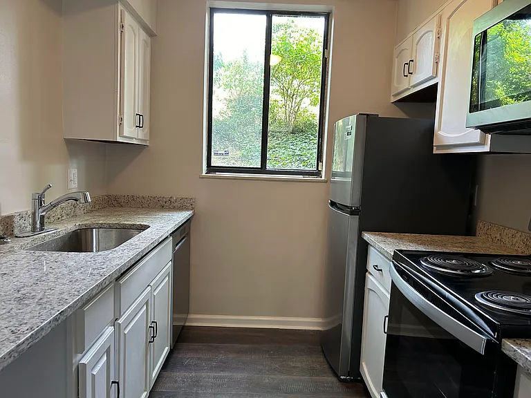 448 Grand Ave #2 — Photo 12
