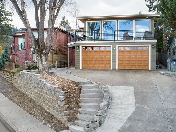 2nd image of 402 Bluff Rd