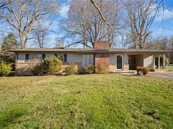 715 Diana Dr, Thomasville, NC 27360