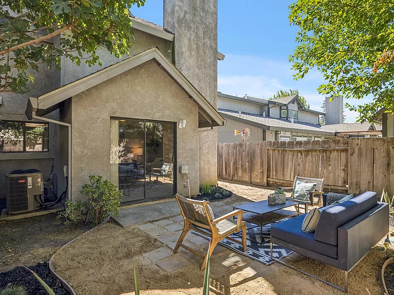 7300 Perera Cir — Photo 16