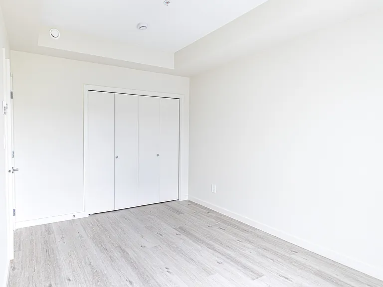 4322 Franklin Ave — Photo 17