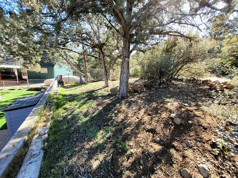 221 E Pine St — Photo 37