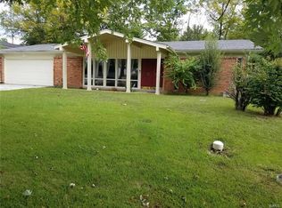 4889 Hursley Dr, Saint Louis, MO 63128