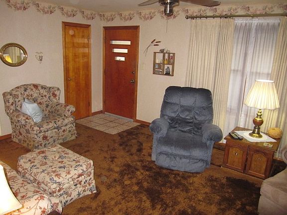 4th image of 1626 E Cedar Ave