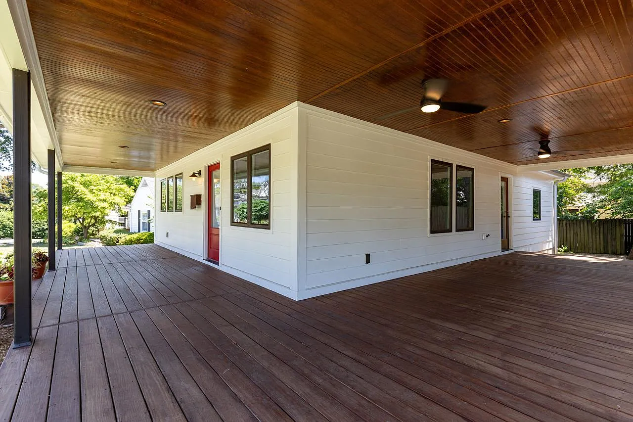 3 bed, 2.5 bath, 1275 sqft, $2,995 — Photo 4