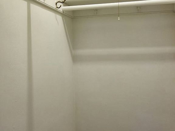 4th image of 800 Maplewood Ave APT 2