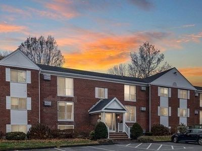 21 Clarks Rd APT 103, Amesbury, MA, 01913