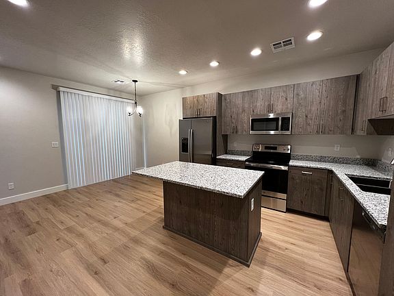 Beautiful Kitchen & Dining Room