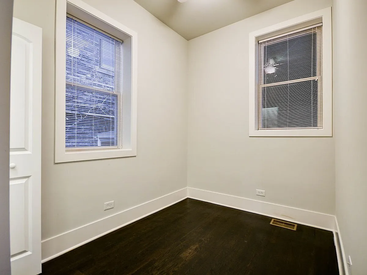 Building Photo - 1724 W 21st St #1F