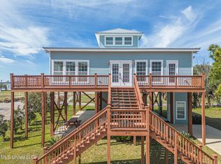 411 Martin Ave, Ocean Springs, MS 39564