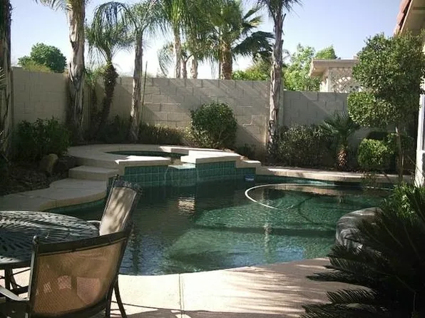 955 S Canal Dr, Gilbert, AZ 85296