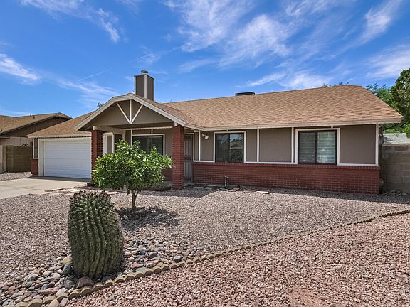 4th image of 1100 N Evergreen Ct