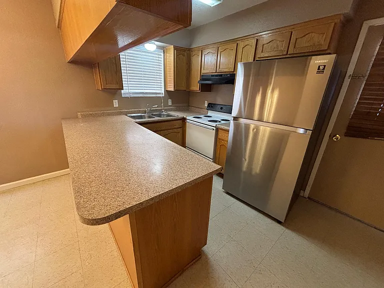 435 W Daffodil St — Photo 9