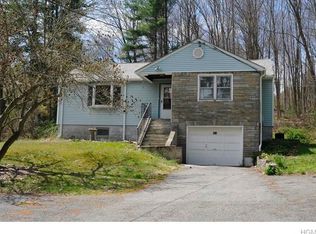 951 Stoneleigh Ave, Carmel, NY 10512
