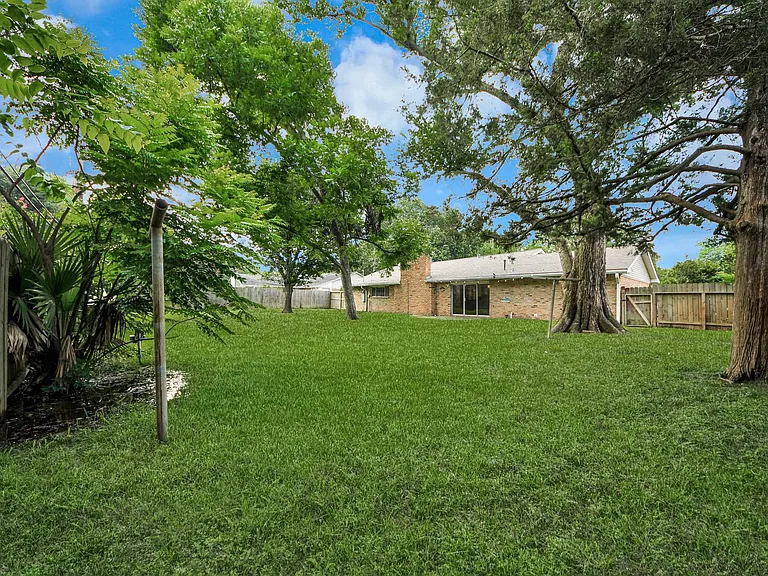 5602 Dryad Dr — Photo 37