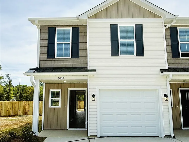8107 King Rd — Photo 1