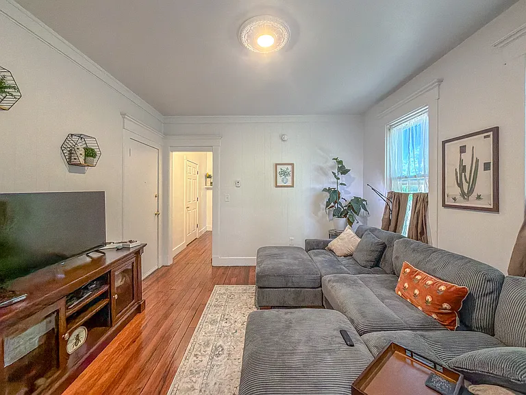 246 Nicoll St #1R — Photo 9