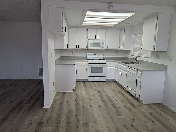 4th image of 26673 Cumberland Ln
