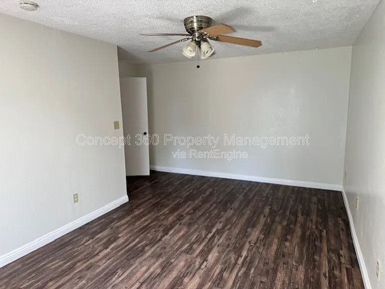 157 E Harcourt St — Photo 10