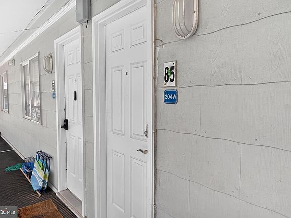3rd image of 207 8th St #204W