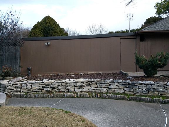 5th image of 3915 Vista Woods Cir