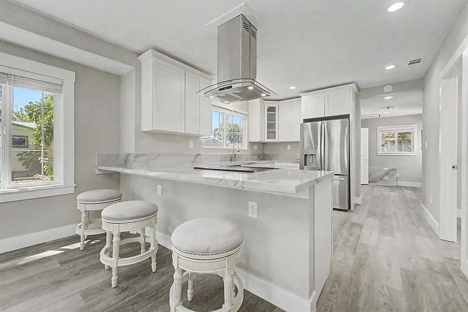 3 bed, 1154 sqft, $2,399 — Photo 2