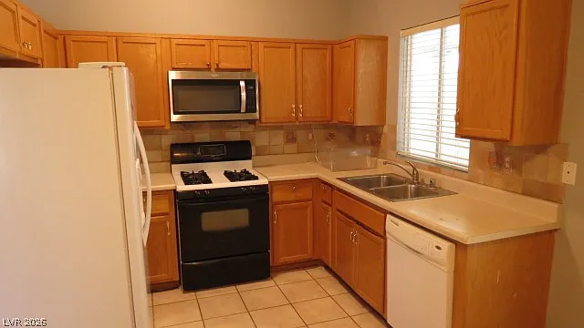 3640 Walnut Wood St — Photo 5